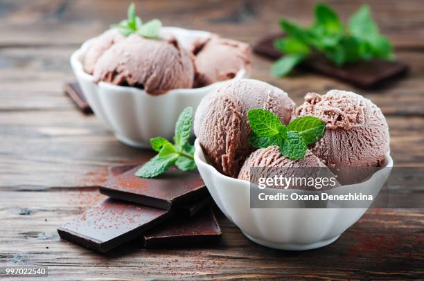 sweet chocolate ice cream with mint - mint ice cream stock pictures, royalty-free photos & images
