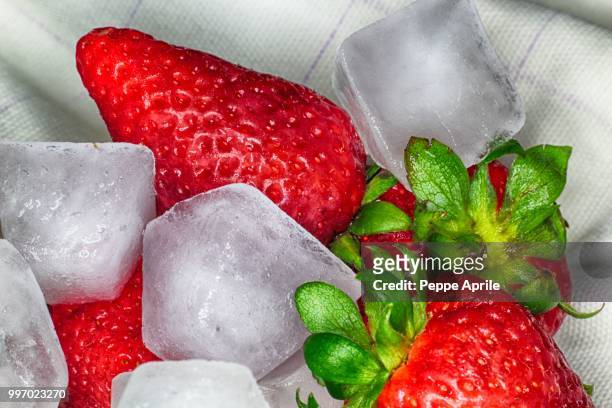 fresh strawberries green, white and red - aprile fotografías e imágenes de stock