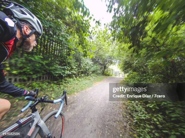 cyclist riding on a path near wormley, england - 7cero stock pictures, royalty-free photos & images