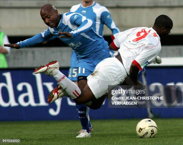 Nancy's Brazilian forward Kim fights for the ball with Valenciennes' midfielder Rocha Jeovanio during their French L1 football match at The Marcel...