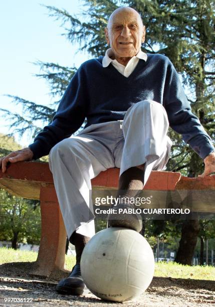 Argentinian ex soccer player, Francisco "Pancho" Varallo, poses at his house in La Plata, Argentina, 15 April 2004. Varallo is the sole survivor of...