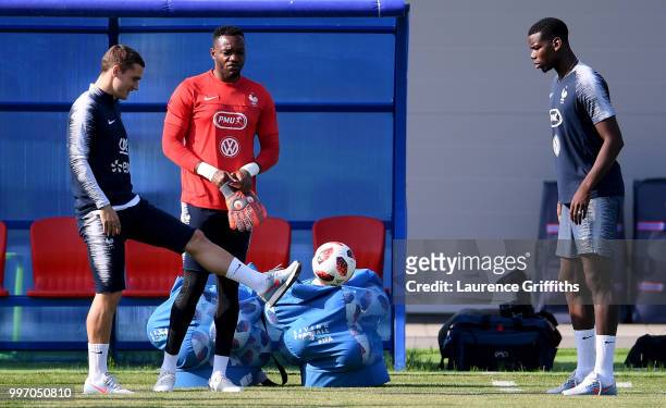 Antoine Griezmann, Steve Mandanda and Paul Pogba attend a France trainig session on July 12, 2018 in Moscow, Russia.