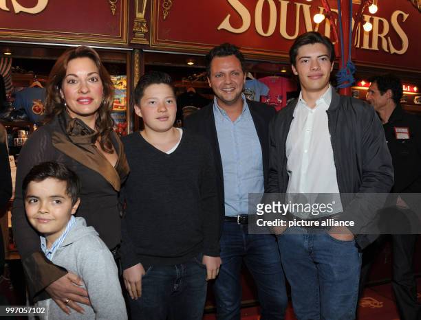 The actress Julia Dahmen, her husband Varlo Fiorito, their sons Emilion , Mikosh and Joshua smile and pose during the premiere gala of Circus...