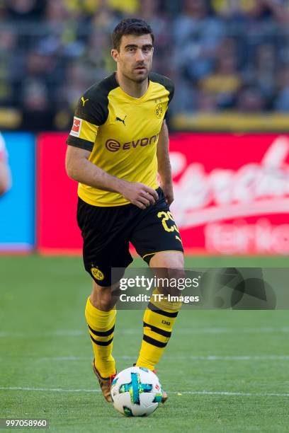 Sokratis of Dortmund controls the ball during the Bundesliga match between Borussia Dortmund and 1. FSV Mainz 05 at Signal Iduna Park on May 5, 2018...