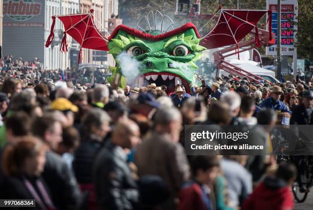 Festival wagon in the form of a dragon head, wades through the streets, during the Vintner's Festive Parade in Neustadt an der Weinstraße, Germany,...