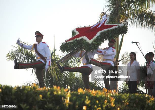 Soldiers carry a floral wreath during the official celebrations in Santa Clara, Cuba, 08 October 2017. Cuba honors the 50. Anniversary of the death...