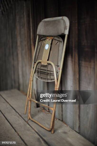 the emoji on the chair. - laurel house foto e immagini stock