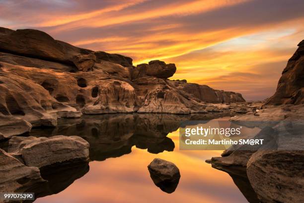 beautiful sunset scene unseen thailand grand canyon sam pan bok - rt imagens e fotografias de stock