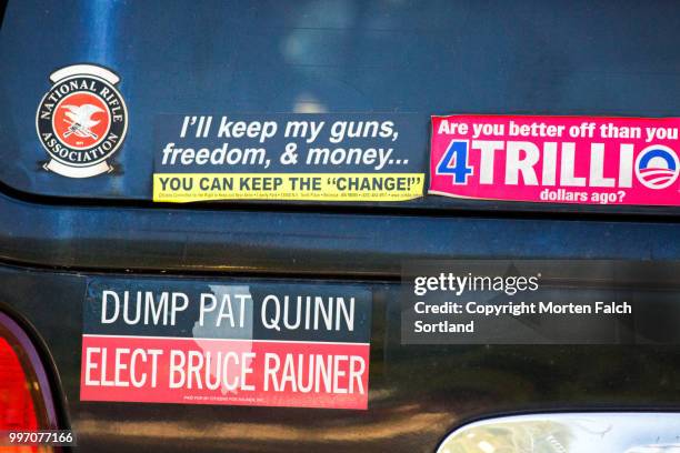 political bumper stickers, st. charles, illinois - bumper sticker photos et images de collection