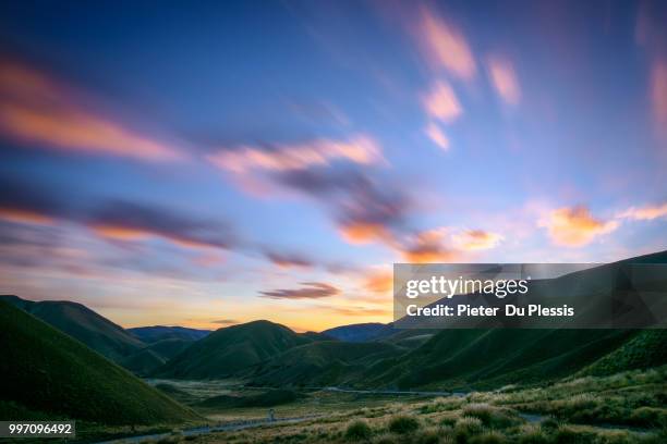 lindis pass - du plessis stock pictures, royalty-free photos & images