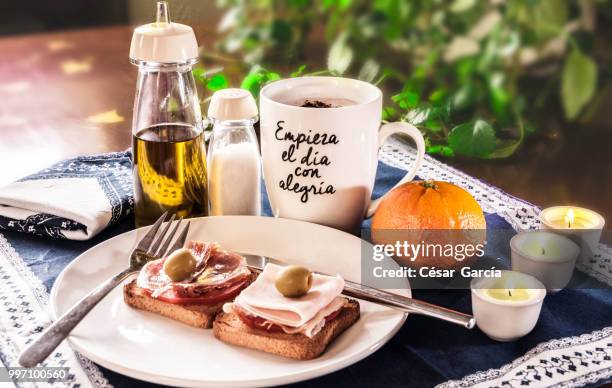 desayuno con velas - desayuno stock pictures, royalty-free photos & images