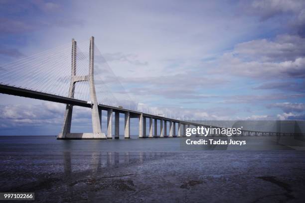 the vasco da gama bridge - vasco da gama - fotografias e filmes do acervo