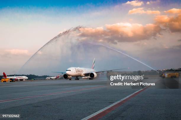 primer vuelo dubai - santiago, chile - escala sao paulo, guarulhos - región metropolitana de santiago fotografías e imágenes de stock