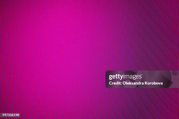 close-up of a colorful moire pattern on a computer screen. - lila stockfoto's en -beelden