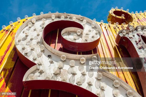 close-up details of old signs with vintage light bulbs, metal letters and peeling paint. - las vegas sign stockfoto's en -beelden