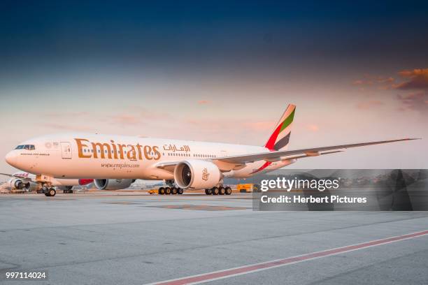 eerste vlucht dubai - santiago, chili - tussenstop sao paulo guarulhos - región metropolitana de santiago stockfoto's en -beelden