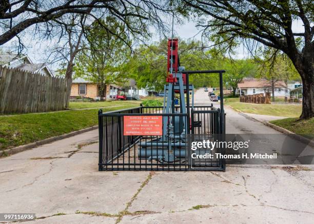 oklahoma-barnsdall-pump jack on main street - jack mitchell bildbanksfoton och bilder