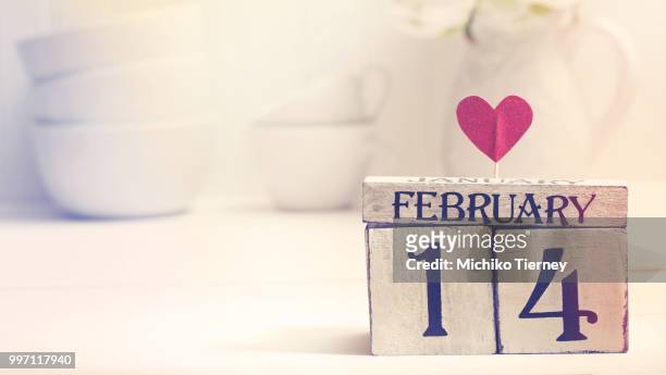 valentines day with wooden block calendar - wooden block stockfoto's en -beelden