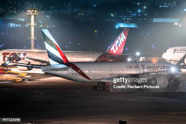 primer vuelo dubai - santiago, chile - escala sao paulo, guarulhos - región metropolitana de santiago fotografías e imágenes de stock