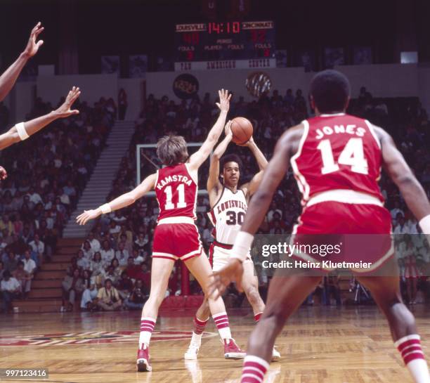 Playoffs: Louisville Phil Bond in action vs Cincinnati at Pan American Center. Las Cruces, NM 3/22/1975 CREDIT: Heinz Kluetmeier