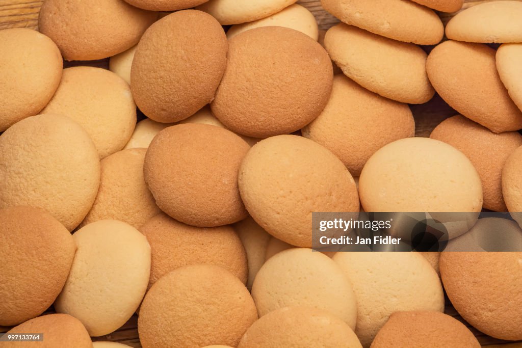 Sponge biscuits