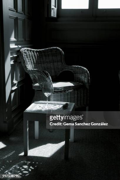 waiting for someone never came - gemak stock pictures, royalty-free photos & images