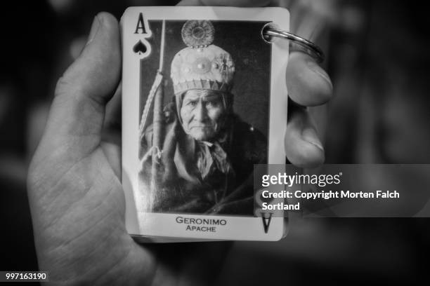 geronimo on a playing card - geronimo fotografías e imágenes de stock