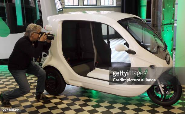 At a press meeting "Mobil auf einen Klick - DB bringt On-Demand-Mobilität und autonomes Fahren in den öffentlichen Verkehr" new electronic vehicles...