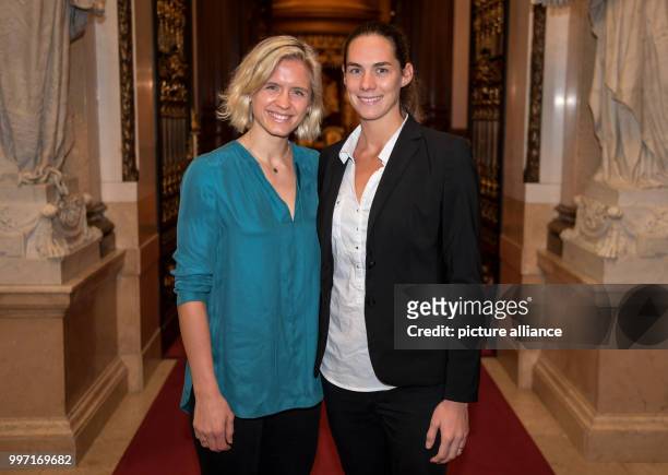The beach volleyball players Laura Ludwig and Kira Walkenhorst can be seen at the city hall in Hamburg, Germany, 11 October 2017. After their triumph...