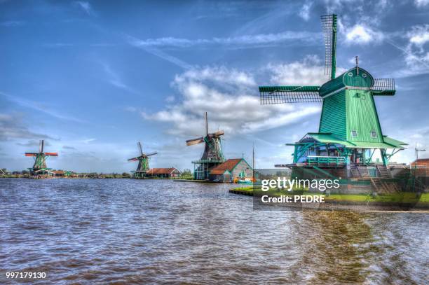 windmills at zaanse schans - lugar de interés stock pictures, royalty-free photos & images