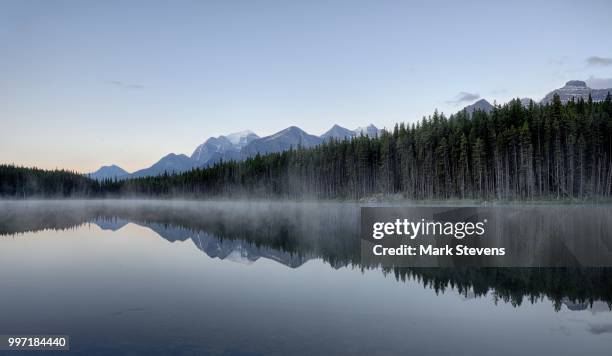 a morning sunrise at herbert lake (hdr) - mark herbert imagens e fotografias de stock