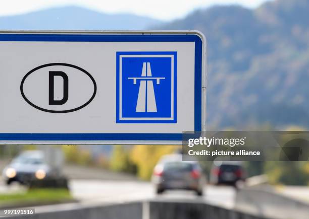 Traffic sign pointing the way to the the Autobahn 93 near the border with Austria in Niederndorf bei Kufstein, Germany, 12 October 2017. Photo:...