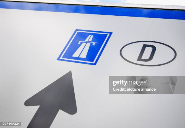 Road sign indicates the direction heading towards the A 93 motorway to Germany near Niederndorf Bei Kufstein, Austria, 12 October 2017. Photo:...