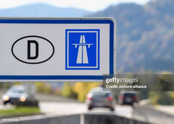 Traffic sign pointing the way to the the Autobahn 93 near the border with Austria in Niederndorf bei Kufstein, Germany, 12 October 2017. Photo:...