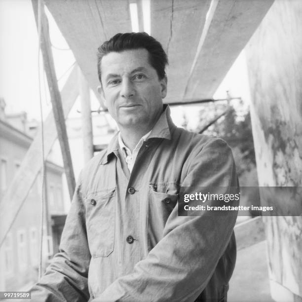 Max Weiler working on the wall painting for the Tyrolean students dormitory in Vienna-Neuwaldegg. Photograph 1964