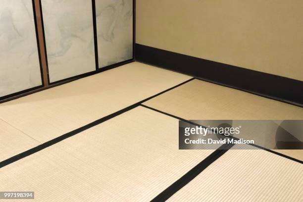 tatami room in japanese ryokan - washitsu stock pictures, royalty-free photos & images