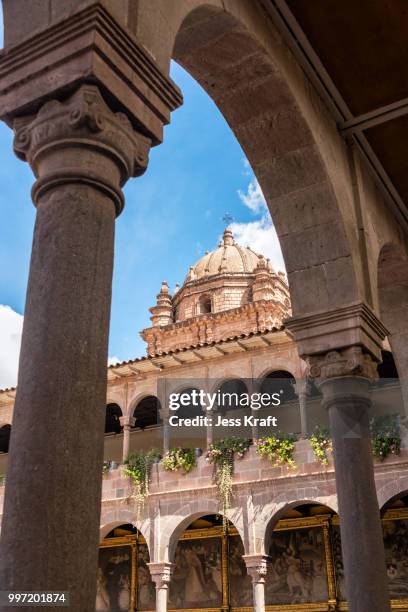 santo domingo convent in cuzco - domingo stockfoto's en -beelden