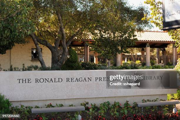 la biblioteca presidencial ronald reagan - reagan library fotografías e imágenes de stock