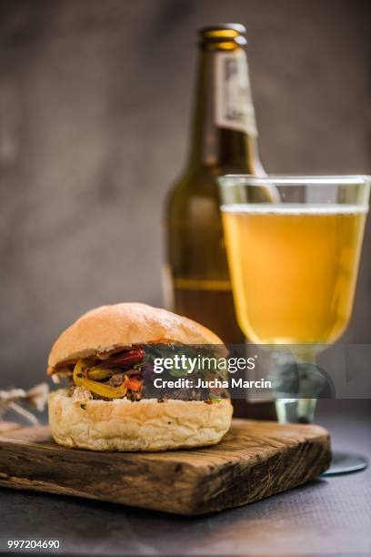 gastro pub local food, bbq burger - gastro pub stock pictures, royalty-free photos & images