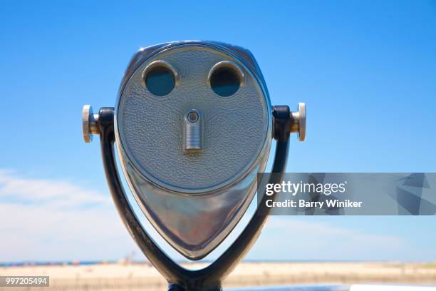 face-like viewing scope at jones beach, ny - wantagh fotografías e imágenes de stock