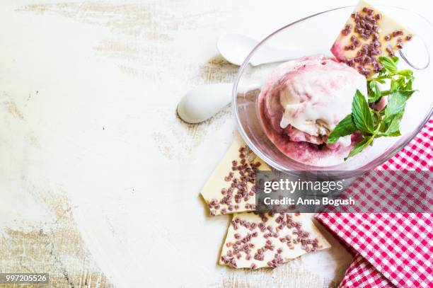 ice cream with mint - mint ice cream stock pictures, royalty-free photos & images