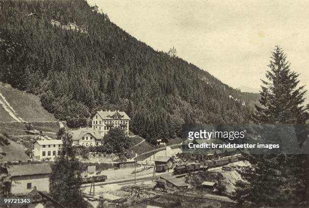 Railwaystation Semmering with the Hotel Stephanie. Photograph. 1903