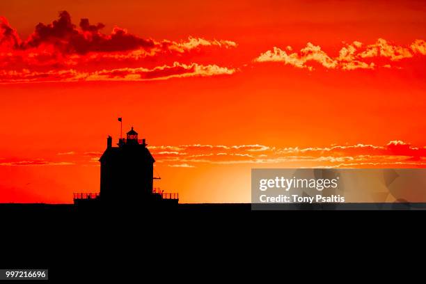 lorain lighthouse sunset edit tonemapped - lorain stock pictures, royalty-free photos & images