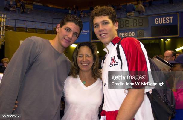 Arizona Luke Walton with his mother Susie and brother Chris before game vs UCLA at Pauley Pavilion. Bill Walton played for UCLA. Los Angeles, CA...