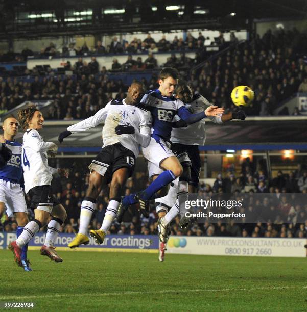 Craig Gardner of Birmingham City gets ahead of William Gallas and Wilson Palacios of Tottenham Hotspur to score a goal during a Barclays Premier...