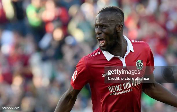 Dpatop - Hannover's Salif Sane celebrating the 1:1 equaliser against Eintracht Frankfurt during the German Bundesliga soccer match Hannover 96 and...