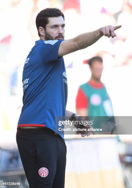 Mainz head coach Sandro Schwarz in action at the sideline during the German Bundesliga soccer match between 1. FSV Mainz 05 and Hamburger SV at the...