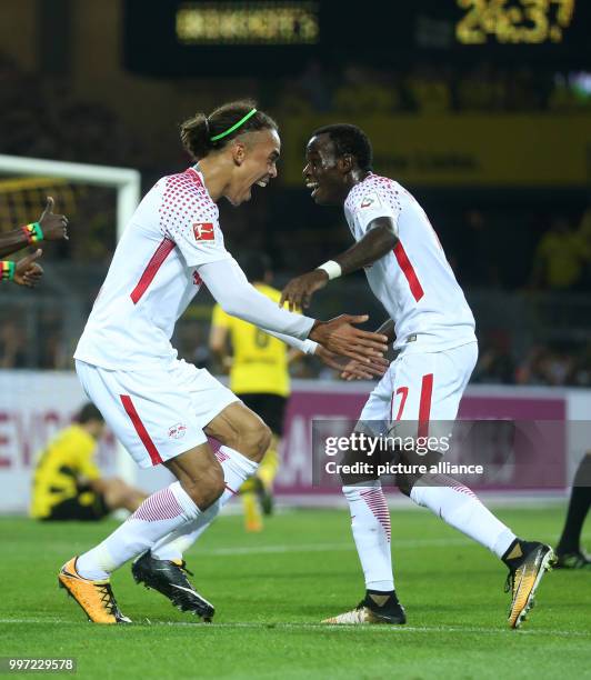 Dpatop - Leipzig's Yussuf Poulsen und Bruma celebrate the 1-2 goal against Dortmund during the German Bundesliga soccer match between Borussia...