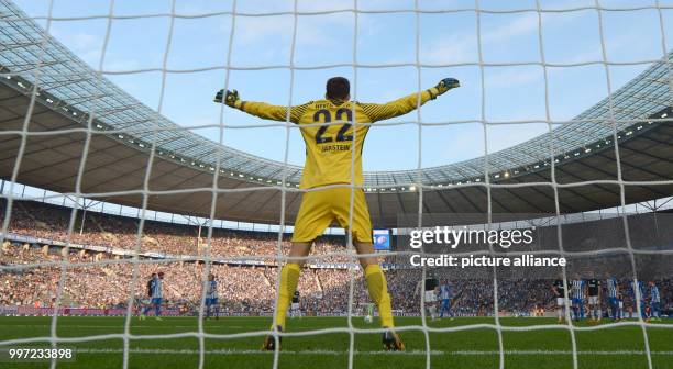 Berlin's goalkeeper Rune Jarstein is waiting with spreaded arms for the kick by Schalke's Leon Goretzka during the Bundesliga soccer match Hertha BSC...