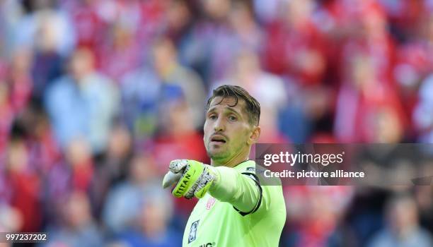 Mainz's goalkeeper René Adler in action during the German Bundesliga soccer match between 1. FSV Mainz 05 and Hamburger SV in the Opel Arena stadium...